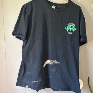 Dutch Bros
Short sleeve
Used (bleach stain)